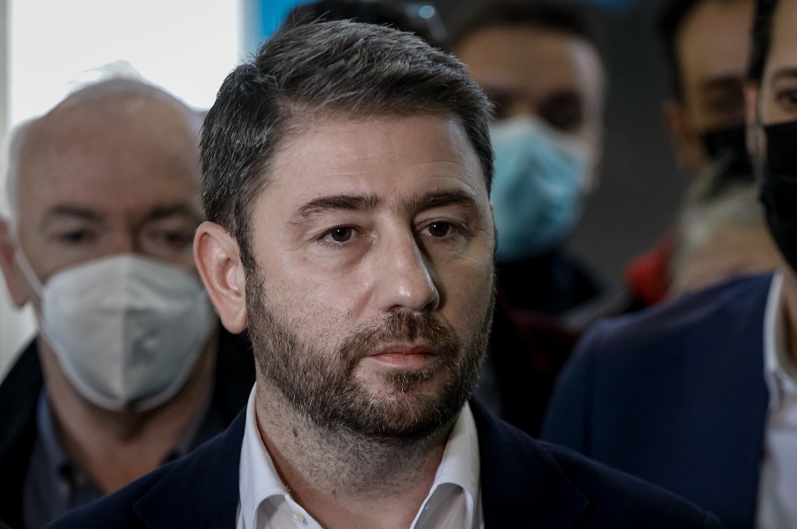 Ανδρουλάκης: Οι συνεχείς παλινωδίες της κυβέρνησης βάζουν την κοινωνία σε μεγάλο κίνδυνο