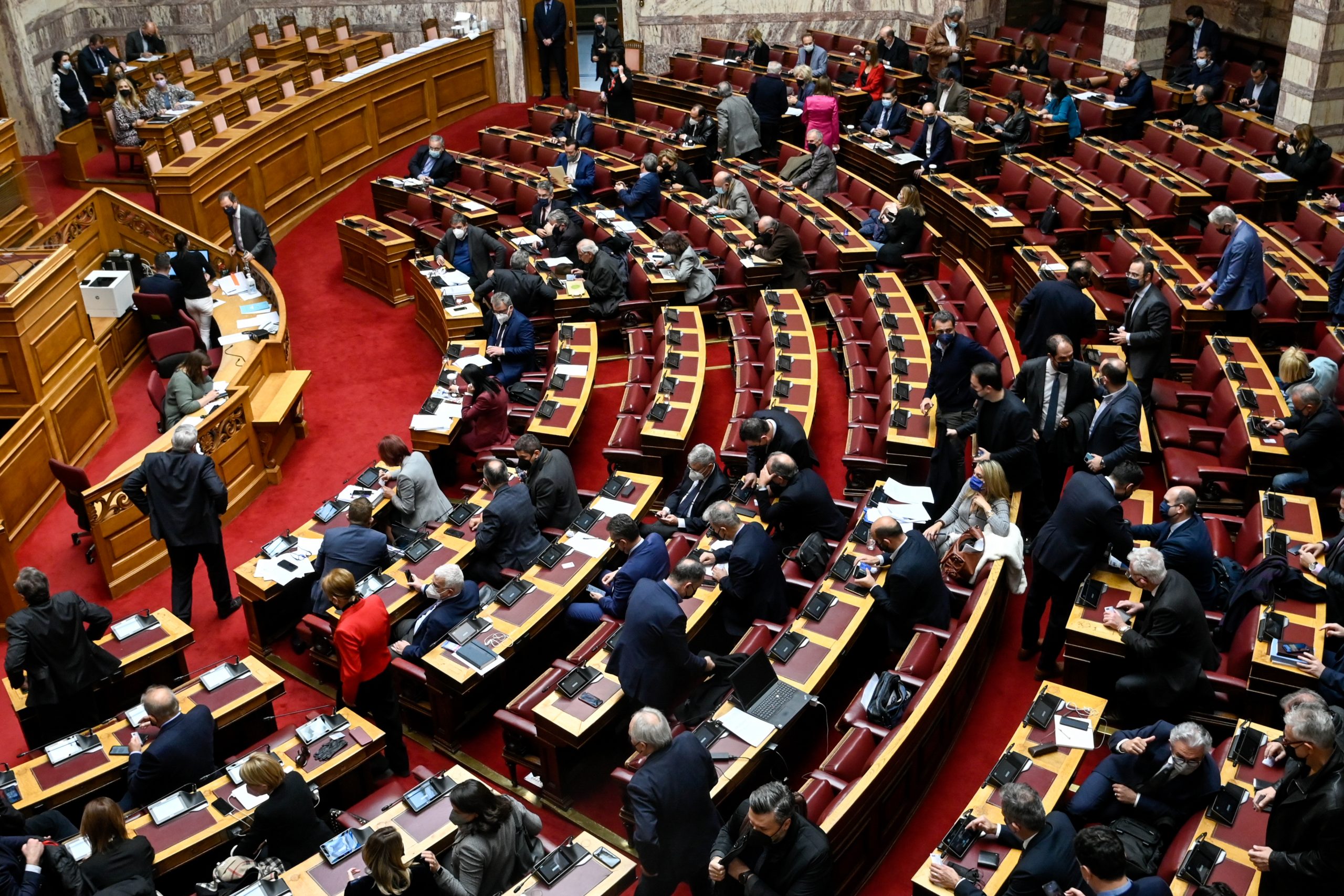Βουλή: Ψηφίστηκε το νομοσχέδιο για φορολογικές και τελωνειακές ρυθμίσεις