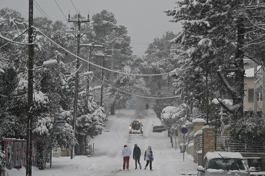 Κακοκαιρία «Ελπίδα»: Δεν ήταν η σφοδρότερη χιονόπτωση των τελευταίων ετών, λένε μετεωρολόγοι – «Αιχμές» για τη διαχείριση της κρίσης