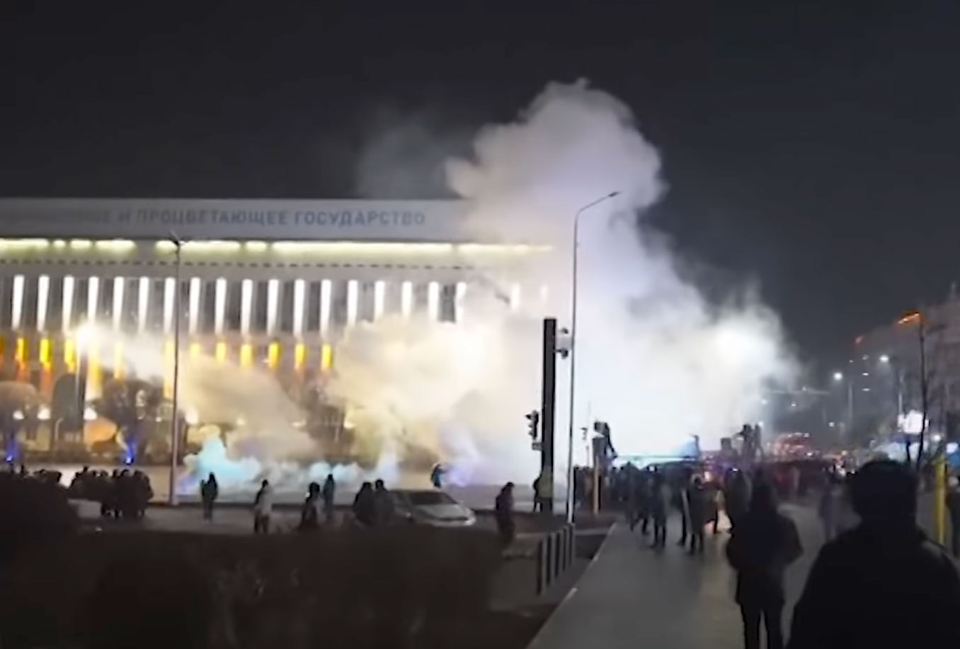«Βράζει» το Καζακστάν! 8 νεκροί, 300 τραυματίες – Διαδηλωτές πήραν όπλα της Εθνικής Ασφάλειας