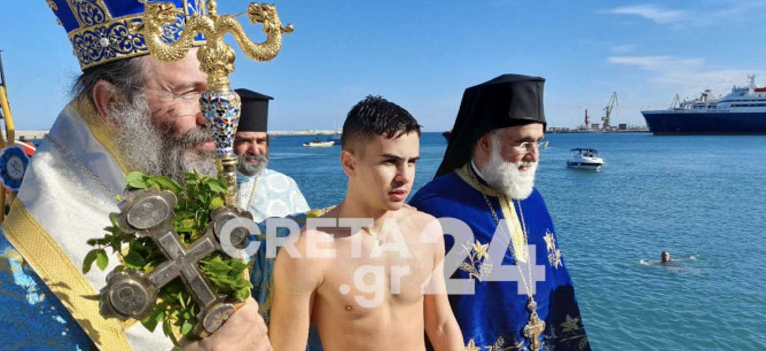Θεοφάνια: Με μέτρα στο Ηράκλειο η ρίψη του Σταυρού – Ο 16χρονος Γιάννης τον έπιασε