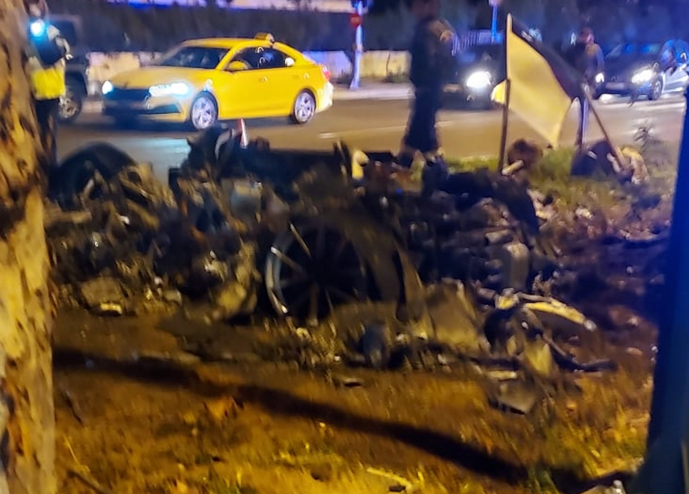 Σοκαριστικό τροχαίο στη Βούλα με έναν νεκρό: Ferrari έγινε άμορφη μάζα