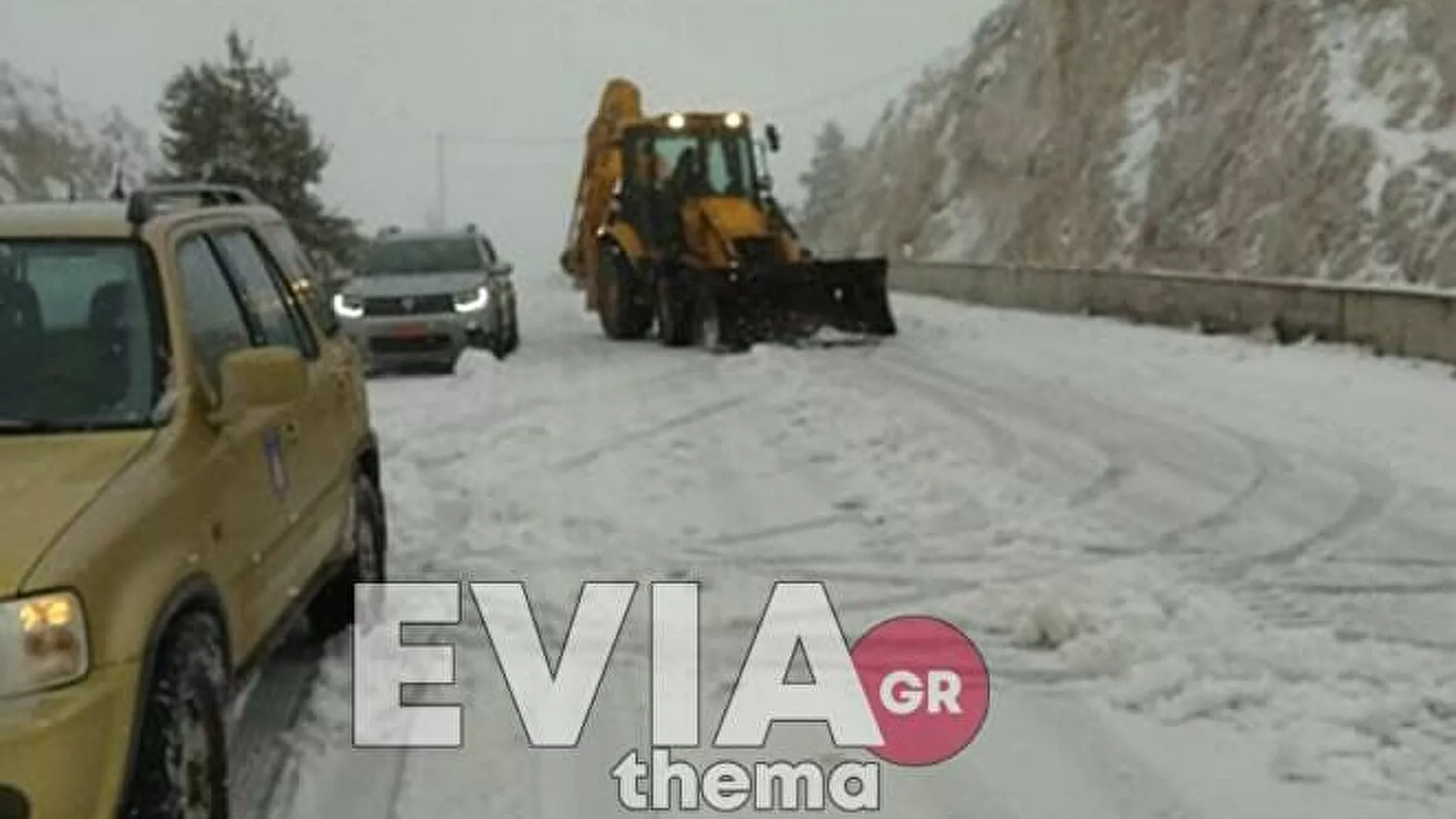 Εύβοια: Σφοδρή χιονόπτωση σε αρκετές περιοχές – Πού χρειάζονται αντιολισθητικές αλυσίδες