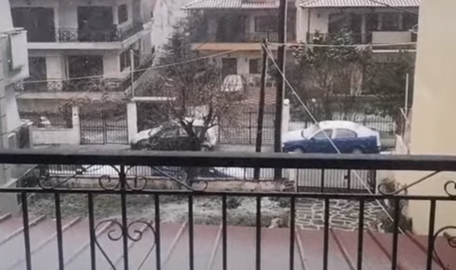 Κακοκαιρία Μπιάνκα: Χιόνια ισχυρές καταιγίδες και άνεμοι στην Θεσσαλονίκη (vids)