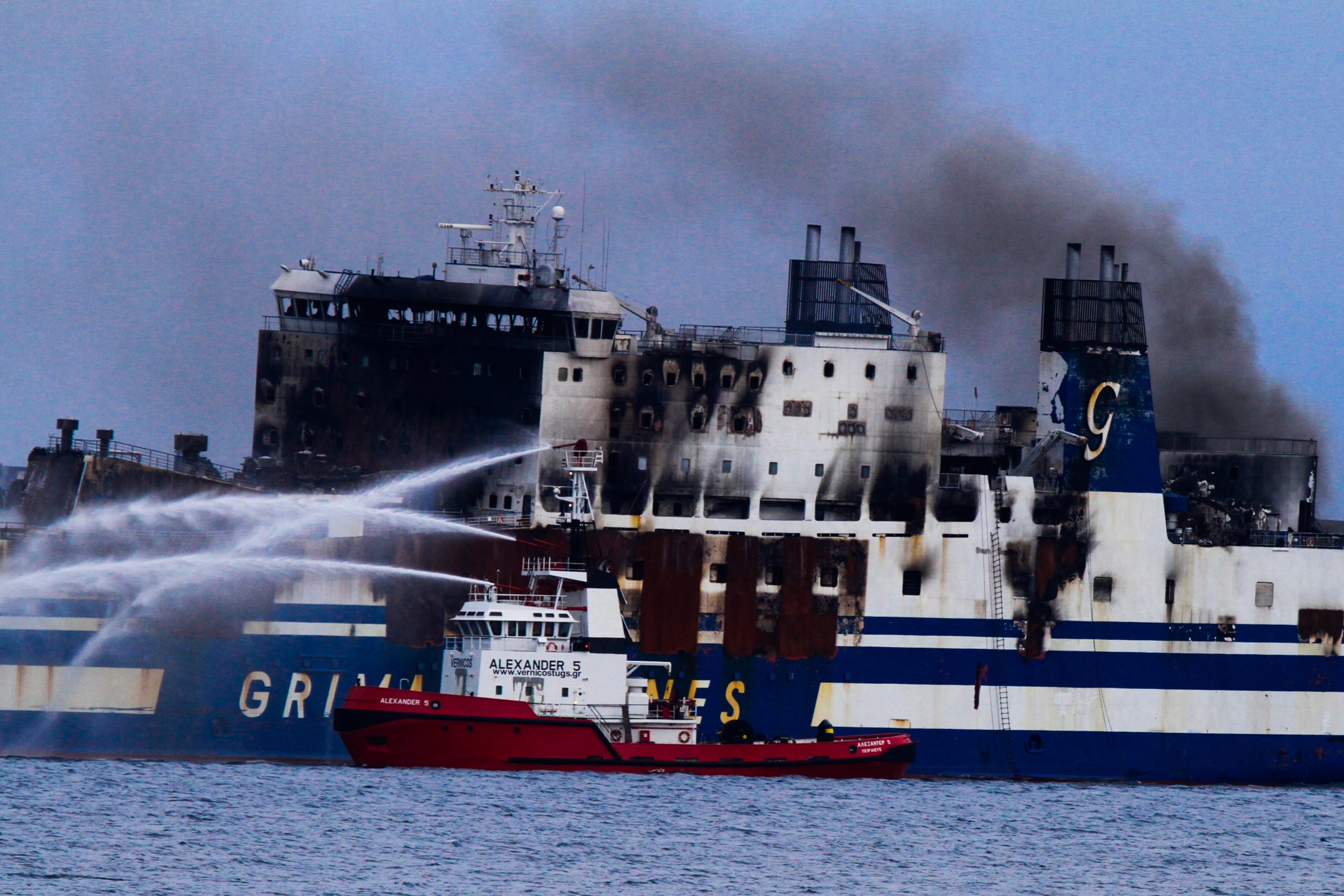 Euroferry Olympia: Βρέθηκε και 4η απανθρακωμένη σορός στο πλοίο – Σε εξέλιξη η επιχείρηση