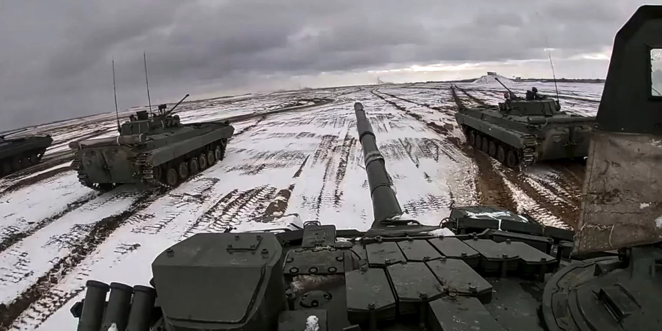 Ουκρανία: Πάνω από 100 φορτηγά με Ρώσους στρατιώτες κατευθύνονται στα σύνορα