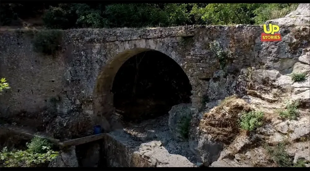 Σπάρτη: Μετά από 2.500 χρόνια στέκει όρθιο! Το γεφύρι όπου βάδιζαν οι αρχαίοι Σπαρτιάτες πολεμιστές (video)