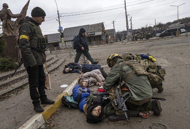 Ουκρανία: Η ιστορία μιας εμβληματικής φωτογραφίας για τη φρίκη του πολέμου