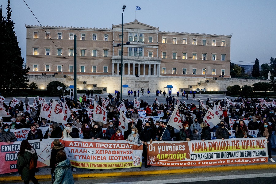 Παγκόσμια Ημέρα Γυναίκας: Μεγάλη συγκέντρωση στο κέντρο της Αθήνας (pics)