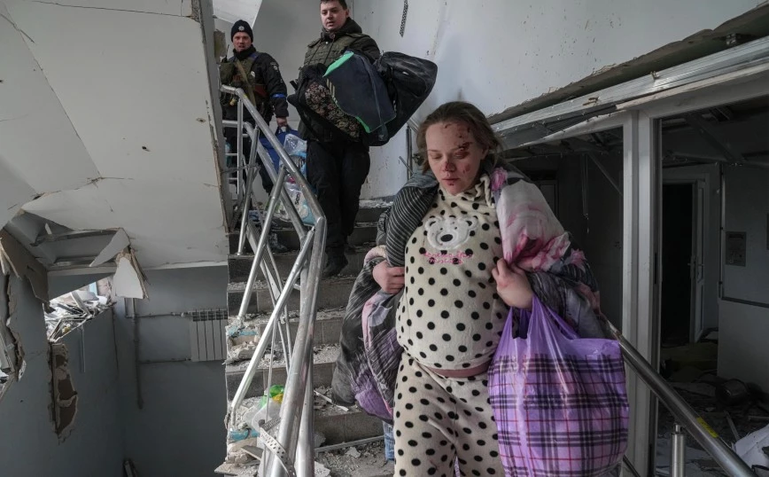 Ουκρανία – Βομβαρδισμός μαιευτηρίου στη Μαριούπολη: Η ρωσική πρεσβεία στη Βρετανία λέει ότι η τραυματισμένη έγκυος είναι… ηθοποιός