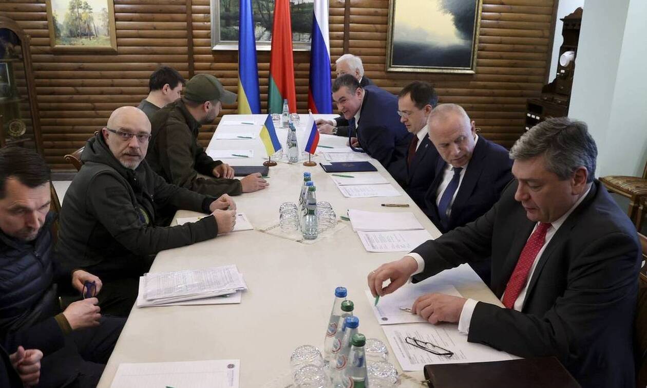 Πόλεμος στην Ουκρανία: Ξεκίνησαν και πάλι οι διαπραγματεύσεις – Τα θέματα που έχουν τεθεί στο τραπέζι