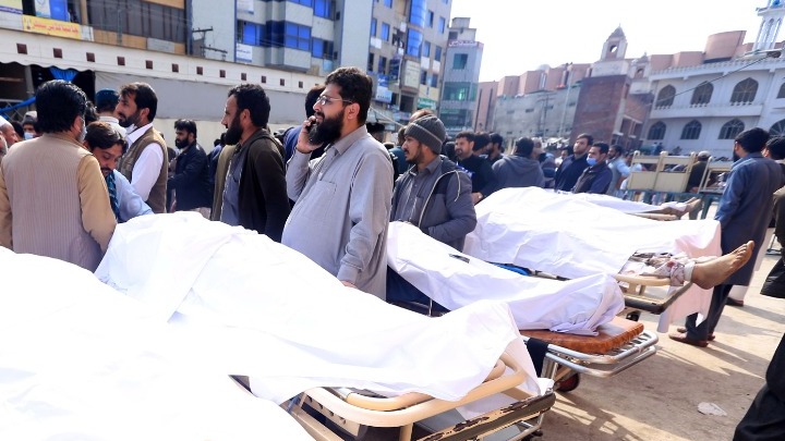 Πακιστάν: Τουλάχιστον 56 νεκροί και 194 τραυματίες από επίθεση σε τέμενος