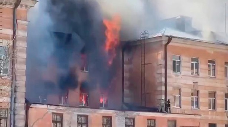 Ρωσία: Μεγάλη φωτιά σε κτίριο των ενόπλων δυνάμεων – Ένας νεκρός και 30 τραυματίες