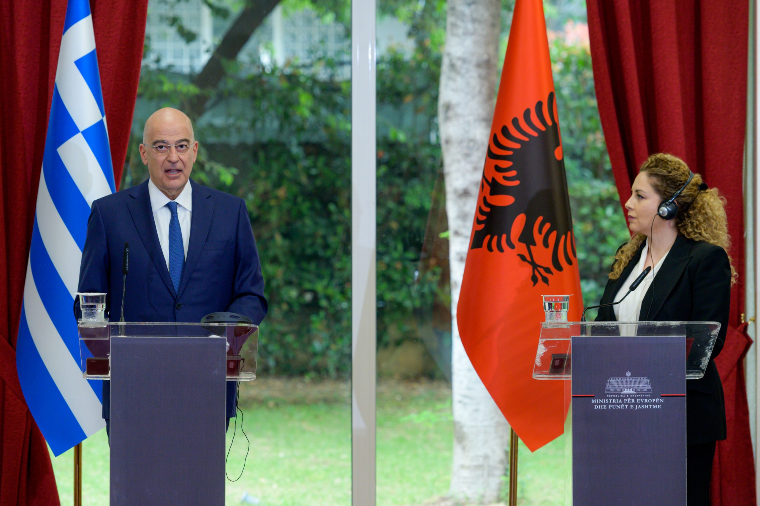 Θέμα Τσάμηδων έθεσε στον Δένδια η ΥΠΕΞ της Αλβανίας