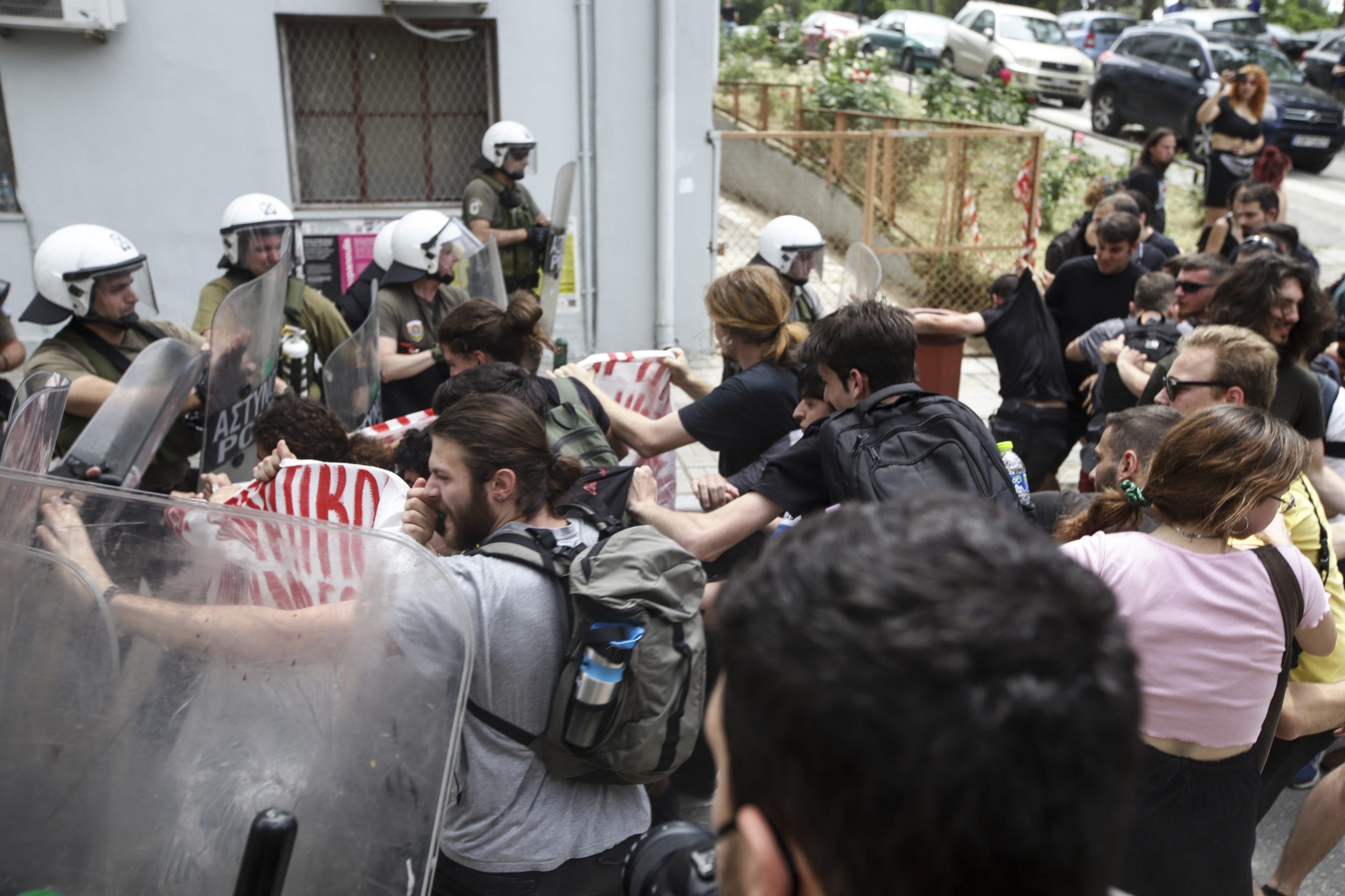 Θεοδωρικάκος μετά την αστυνομική βία στο ΑΠΘ: Προτεραιότητα η ασφάλεια των φοιτητών