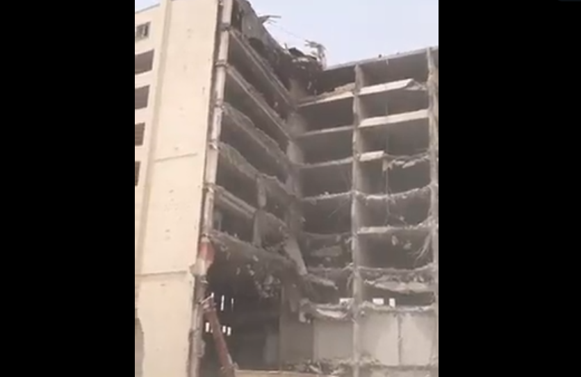 Ιράν: Κατέρρευσε 10ώροφο κτίριο – Πέντε νεκροί, δεκάδες εγκλωβισμένοι (vids)