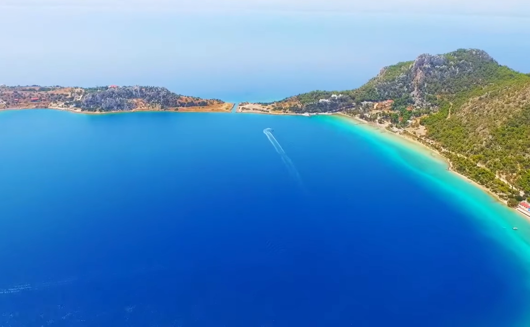 Μια… εξωτική παραλία στο κοντινό Ναύπλιο κλέβει καρδιές! video