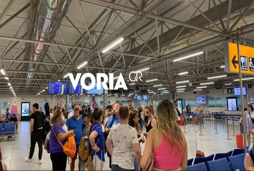 «Εγκλωβισμένοι» σε αεροδρόμιο της Ρώμης πάνω από 80 Έλληνες