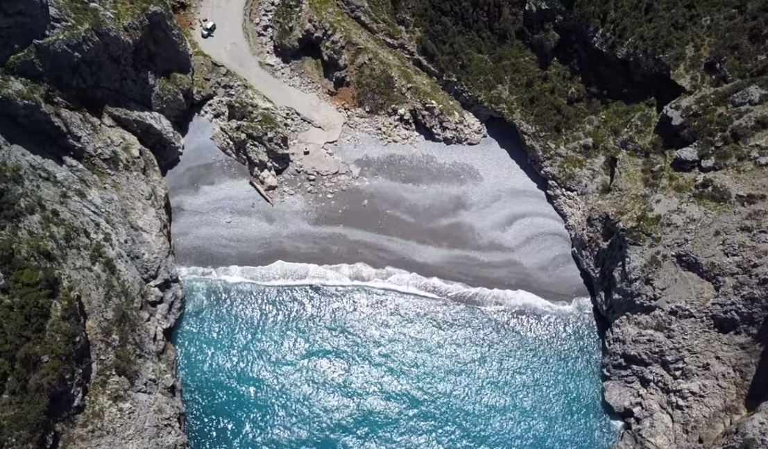 Η τυρκουάζ παραλία στην Εύβοια με το απίστευτο σπάνιο φαινόμενο! video
