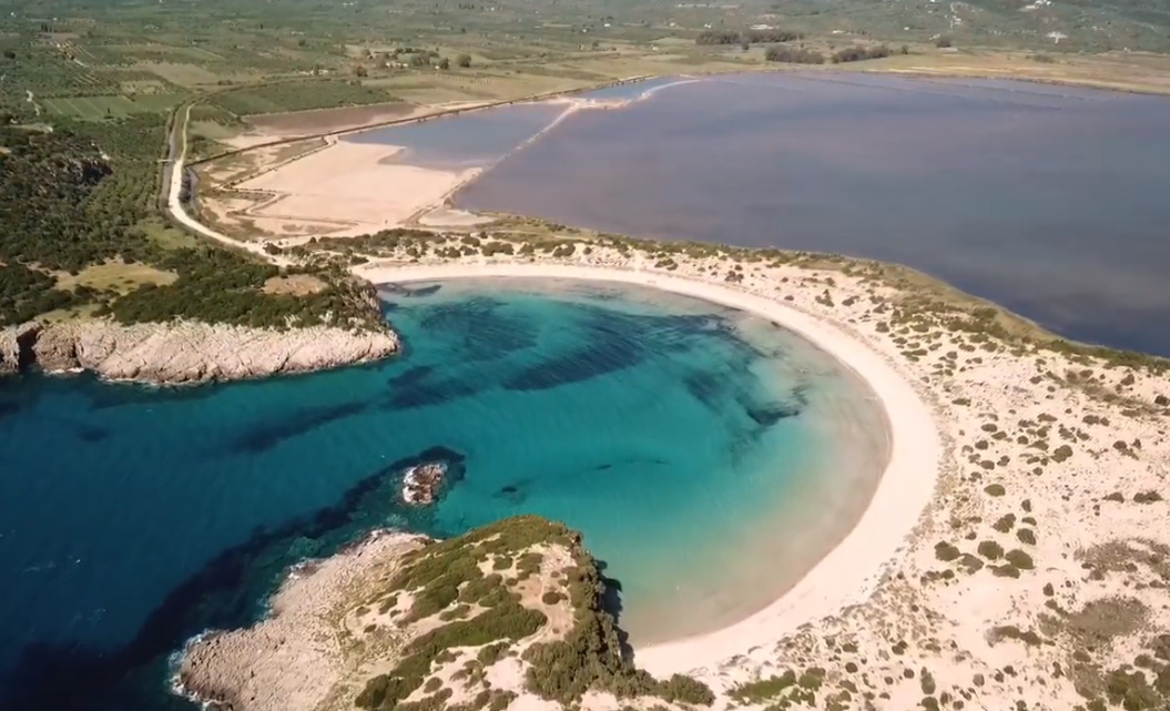 Guardian: «Τόσο όμορφη που θα δακρύσετε»! Οι αγαπημένες ελληνικές παραλίες των αναγνωστών (video)