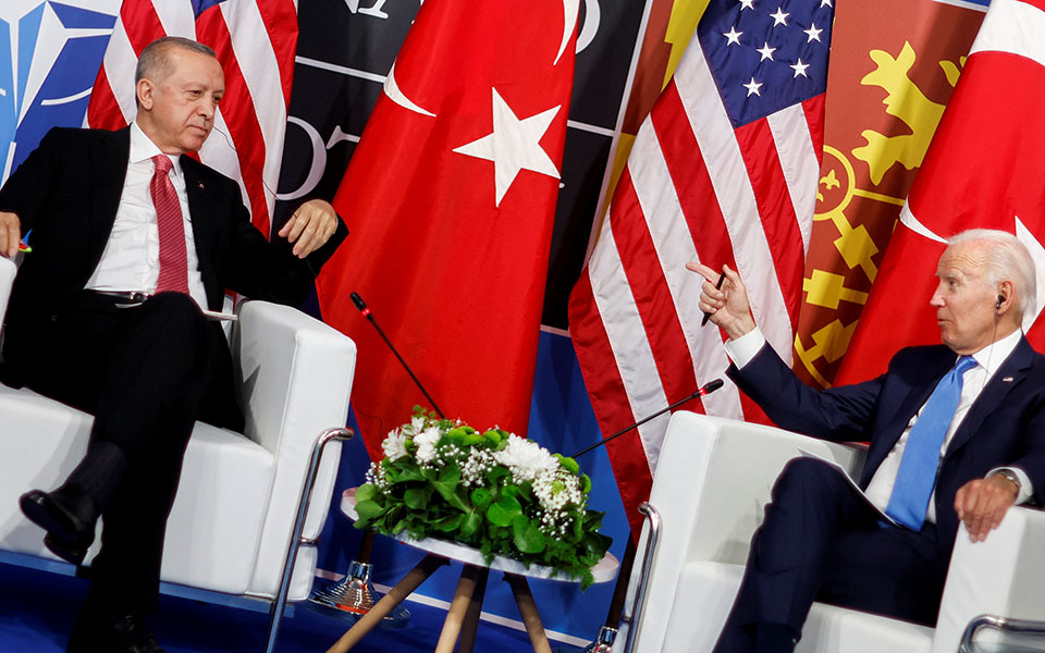 ΝΑΤΟ: Ολοκληρώθηκε η συνάντηση Μπάιντεν – Ερντογάν