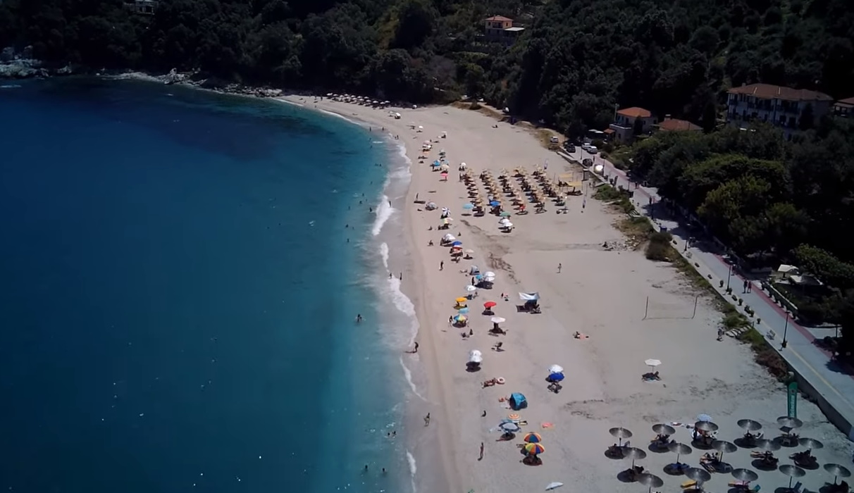 Πήλιο: Η χρυσαφένια παραλία με το περίεργο όνομα και τα ασύλληπτα κρυστάλλινα νερά! video