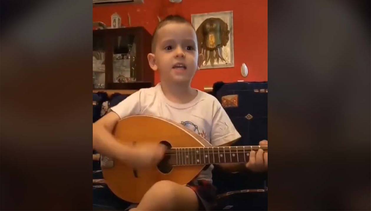 Viral: Ο 5χρονος… μαντολινέρης από το Ηράκλειο