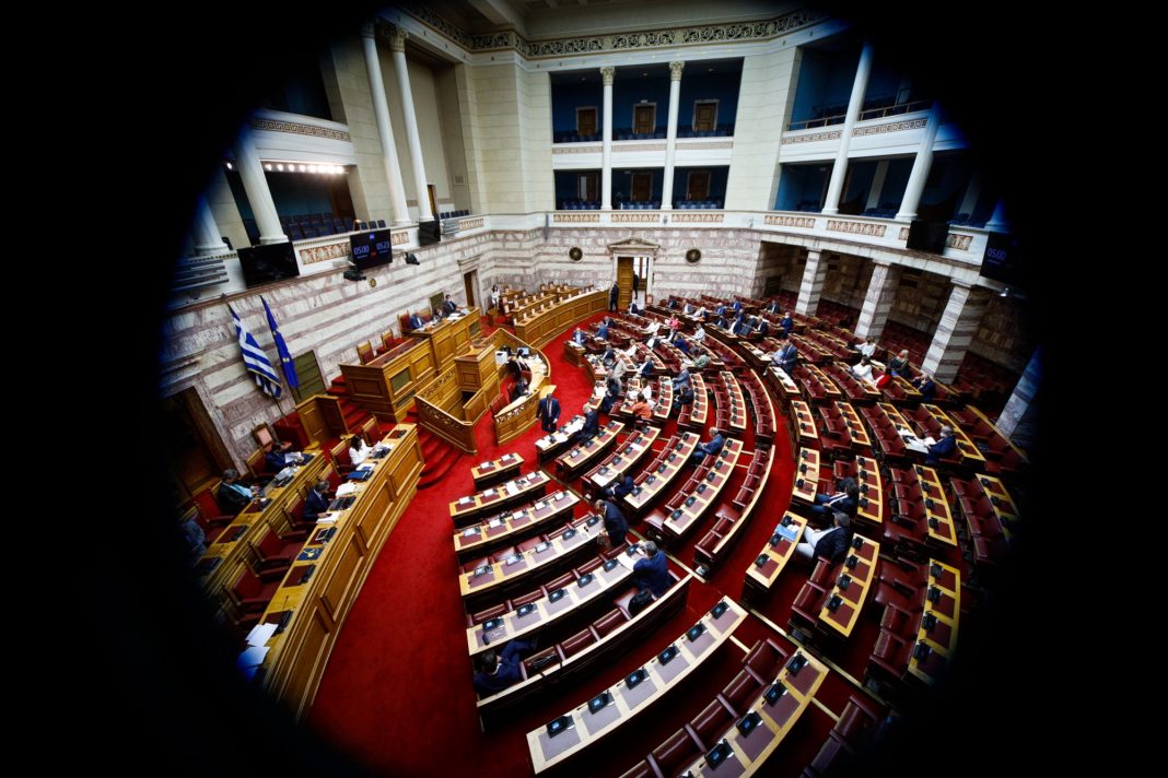 Live -Βουλή: Η μάχη για το νομοσχέδιο για τις παρακολουθήσεις της ΕΥΠ