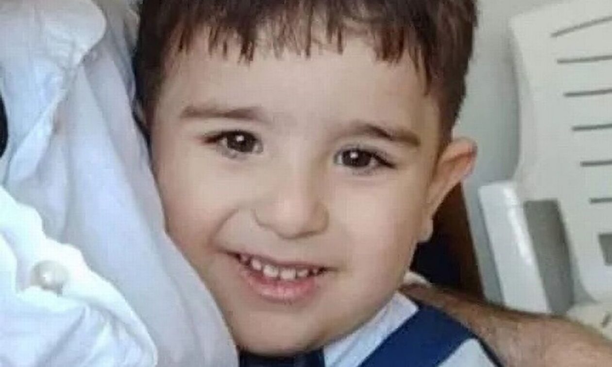Τουρκία: Πατέρας άφησε τον 3χρονο γιο του στο αμάξι για να πάει για ποτό – Νεκρό το παιδί