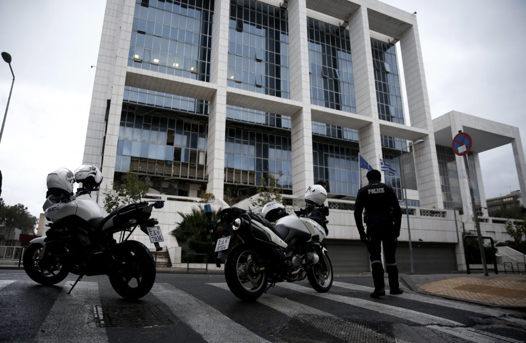 Έφοδος στο Εφετείο: «Από νόμιμη πηγή εσόδων το 1,5 εκατομμύρια ευρώ» – Τι λέει ο δικηγόρος του 33χρονου