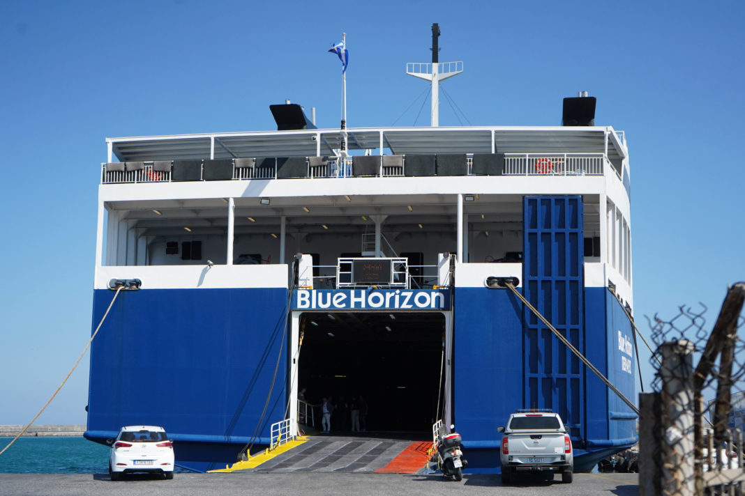 Βλάβη στο «Blue Horizon»: Φθάνει στο λιμάνι του Πειραιά με 4 ώρες καθυστέρηση