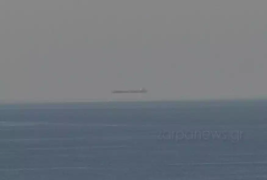 Τρομερό φαινόμενο: Δεξαμενόπλοιο αιωρείται στον αέρα