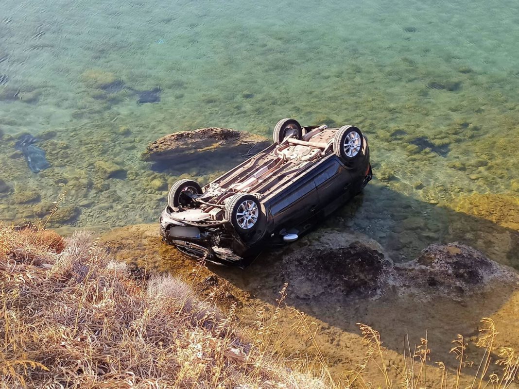Βραυρώνα: Πήγαν για βουτιά… και το αυτοκίνητο έπεσε στη θάλασσα