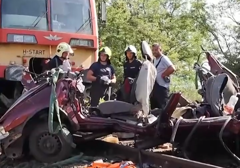 Ουγγαρία: Τρένο παρέσυρε αυτοκίνητο – Επτά νεκροί (vid)