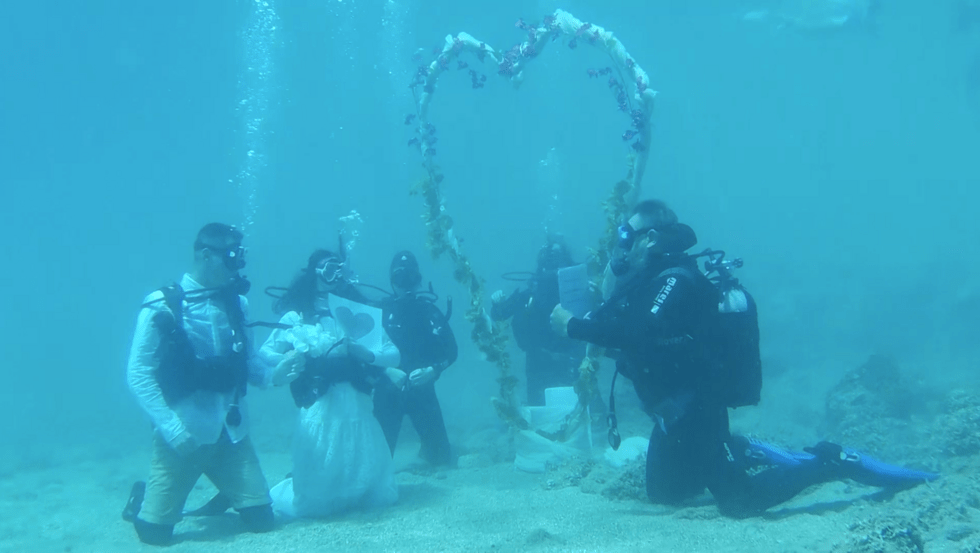 Υποβρύχιος γάμος στην Αλόννησο (βίντεο)