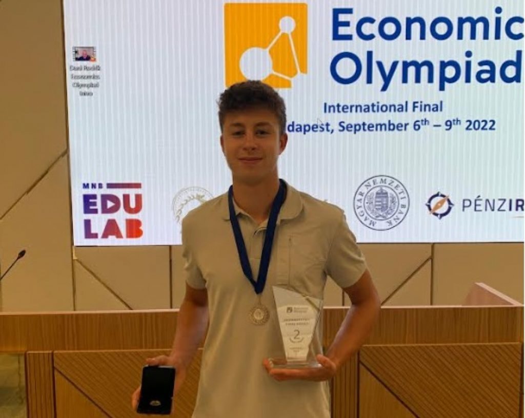 Διεθνής Οικονομική Ολυμπιάδα: Ο μαθητής που έγινε αργυρός ολυμπιονίκης