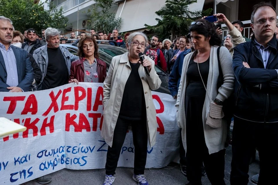 Πολύ μεγάλη νίκη των πολιτών: Συγκλονιστική συγκέντρωση έξω από το σπίτι της Ιωάννας Κολοβού