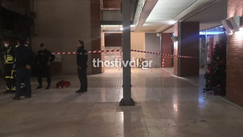 Θεσσαλονίκη: Άνδρας πήδηξε στο κενό στο εμπορικό κέντρο Odeon (pics&vids)