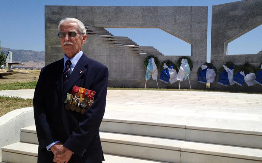 Πέθανε σε ηλικία 102 ετών ο θρυλικός πιλότος Κωνσταντίνος Χατζηλάκος