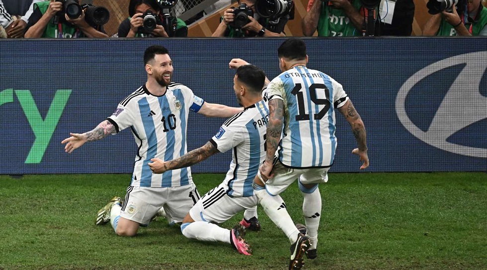 Η Αργεντινή παγκόσμια πρωταθλήτρια-Υποκλιθείτε στο ποδόσφαιρο-Υποκλιθείτε στον Μέσσι