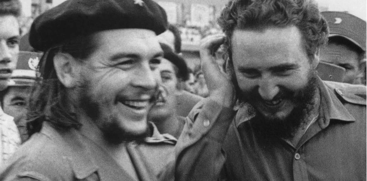 2 Δεκεμβρίου 1956: Κάστρο και Γκεβάρα αποβιβάζονται στην Κούβα για να ξεκινήσουν την Επανάσταση