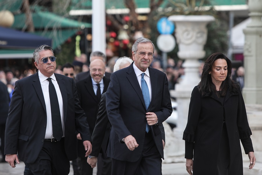 Κωνσταντίνος Γλύξμπουργκ: Ποιοι βουλευτές και πολιτικοί έδωσαν το «παρών» στην κηδεία του τέως (pics)