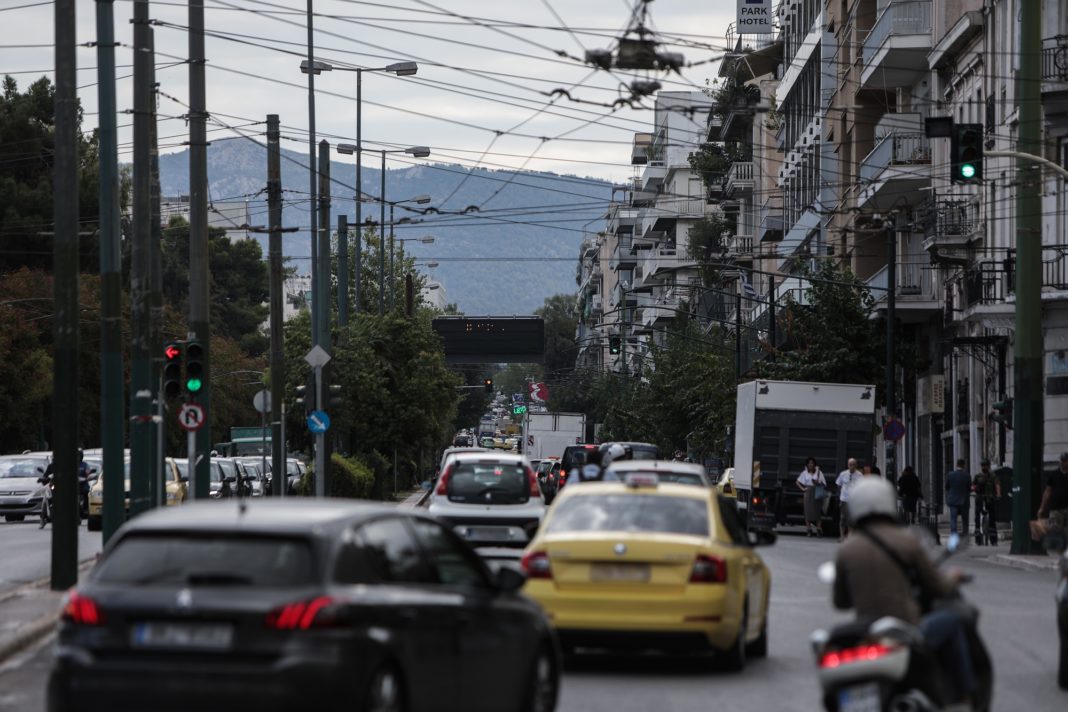 Κίνηση τώρα στους δρόμους: Συμφόρηση σε Πειραιά, Συγγρού και Μεσογείων