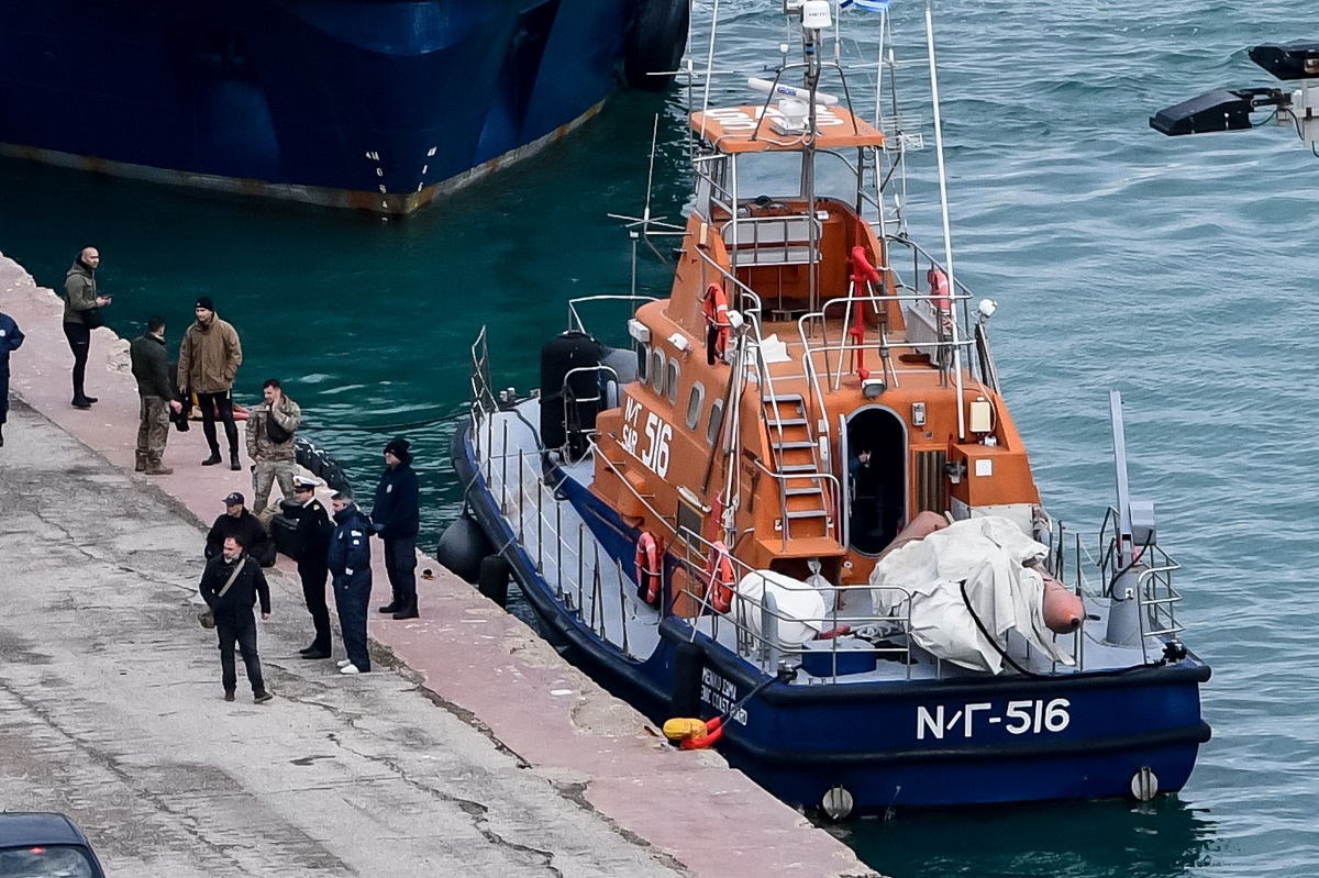 Γαύδος: Εντοπίστηκαν 38 μετανάστες σε ξύλινο σκάφος ανοιχτά του νησιού – Τους έσωσε το Λιμενικό