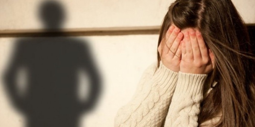 Φρίκη με νέα υπόθεση Κολωνού. : Συλλήψεις για βιασμό και μαστροπεία ανήλικης