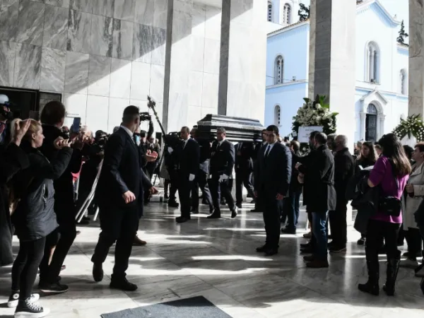 Πολύ μεγάλη συγκίνηση στην κηδεία του Νίκου Ξανθόπουλου-Φώναξαν αθάνατος