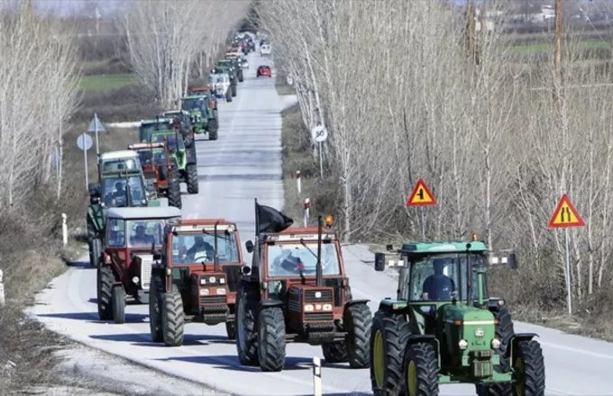 Αγρότες -Νέες κινητοποιήσεις: Ενισχύουν τα μπλόκα της Θεσσαλίας – Παραμένουν στα μπλόκα τους και οι αγρότες της Θεσσαλονίκης – Δίνουν ραντεβού στην Agrotica