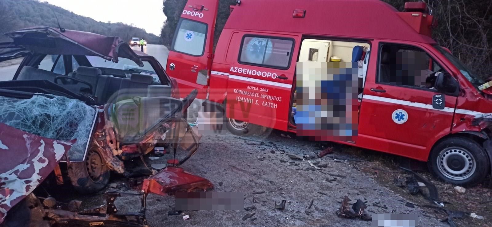 Τραγωδία στα Ιωάννινα: Σύγκρουση αυτοκινήτου με ασθενοφόρο – Δύο νεκροί (pics&vid)