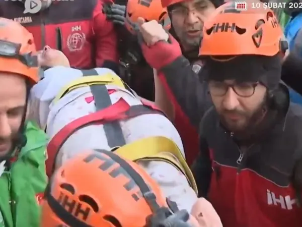 Σεισμός Τουρκία: Συγκλονιστικό! Εξαμελής οικογένεια σώθηκε ύστερα από 102 ώρες στα ερείπια