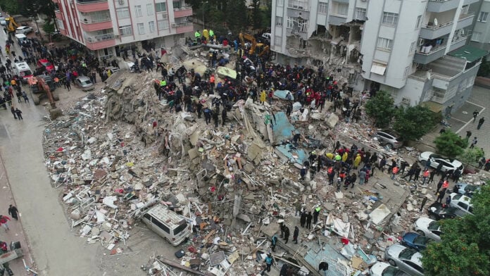 Σεισμός Τουρκία: Ξεπερνούν τους 3.600 οι νεκροί-Η ισχύς ήταν ίση με 130 ατομικές βόμβες